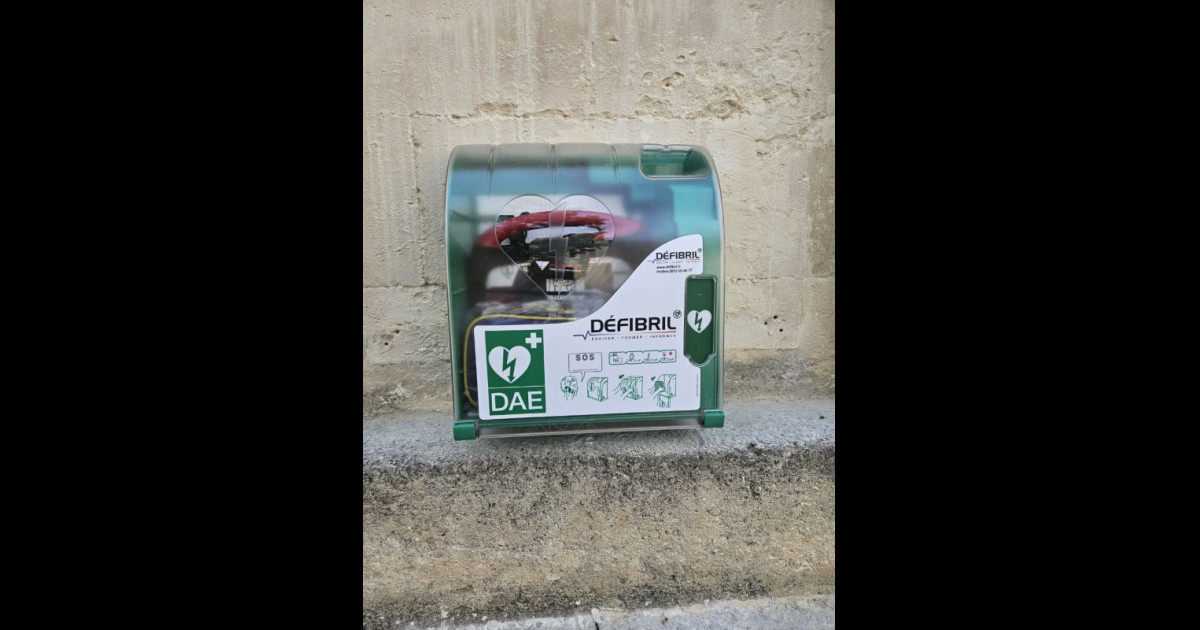 Commune de Saint-Geniès-des-Mourgues | Ville de Saint Geniès des Mourgues > DEFIBRILLATEUR