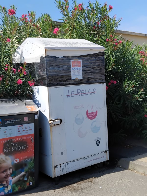 Point de d&eacute;p&ocirc;t de v&ecirc;tements