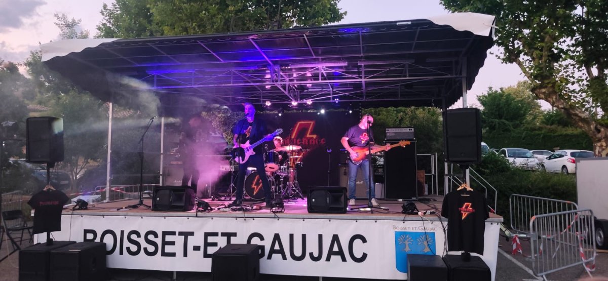 🎸UN &Eacute;NORME SUCC&Egrave;S POUR LE CONCERT AC/DC