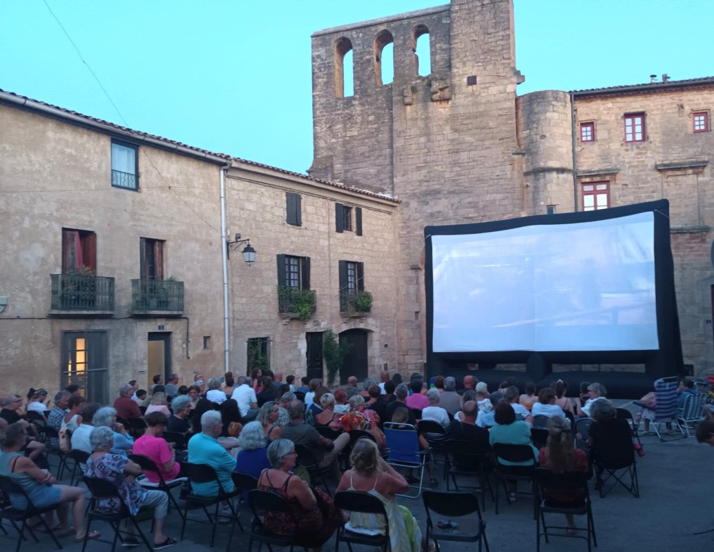 🍿 Vous avez &eacute;t&eacute; nombreux hier soir &agrave; nous rejoindre sur la Place Charles de Gaulle pour profiter de la projection du film EN FANFARE en cette belle soir&eacute;e sous les &eacute;toiles.