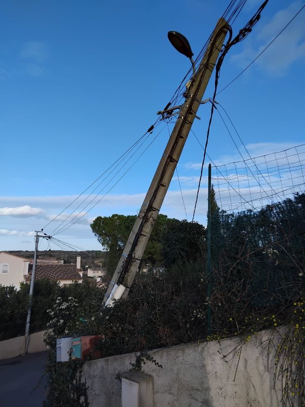 ENEDIS : Poteau endommag&eacute; au Chemin de la Vierge