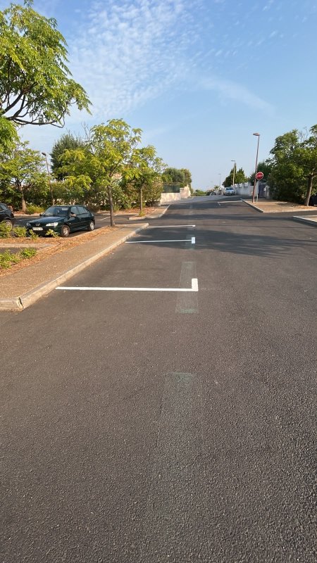 4 places de stationnement cr&eacute;&eacute;es