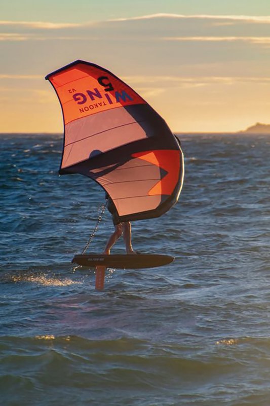 Saison nautique 2025 : des cours de wingfoil