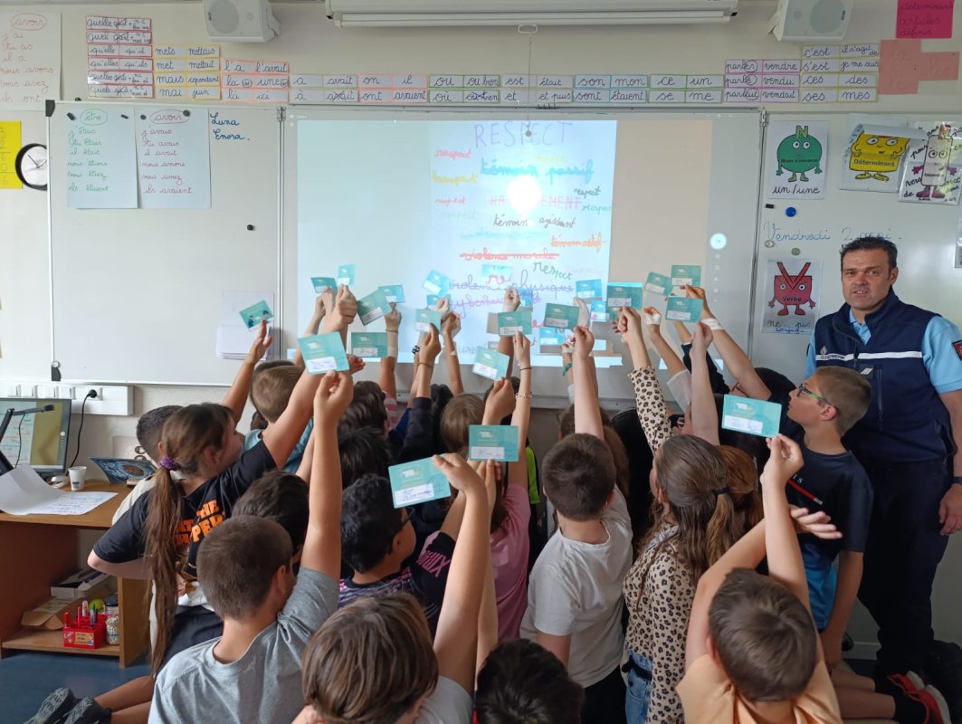 📚👮‍♂️ Sensibilisation au numérique et au harcèlement scolaire à l’école Jules Ferry 👮‍♂️📚