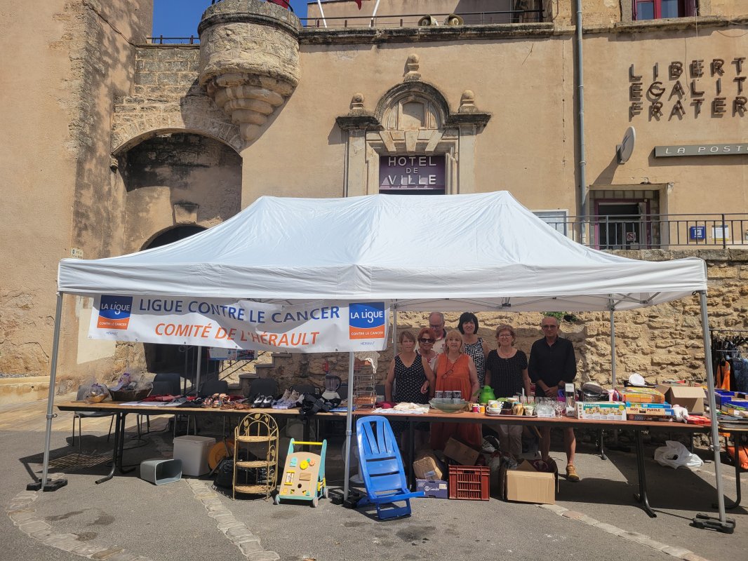 L'équipe de la Ligue contre le cancer est présente, Place de la Libération, pour une grande vente d'été !