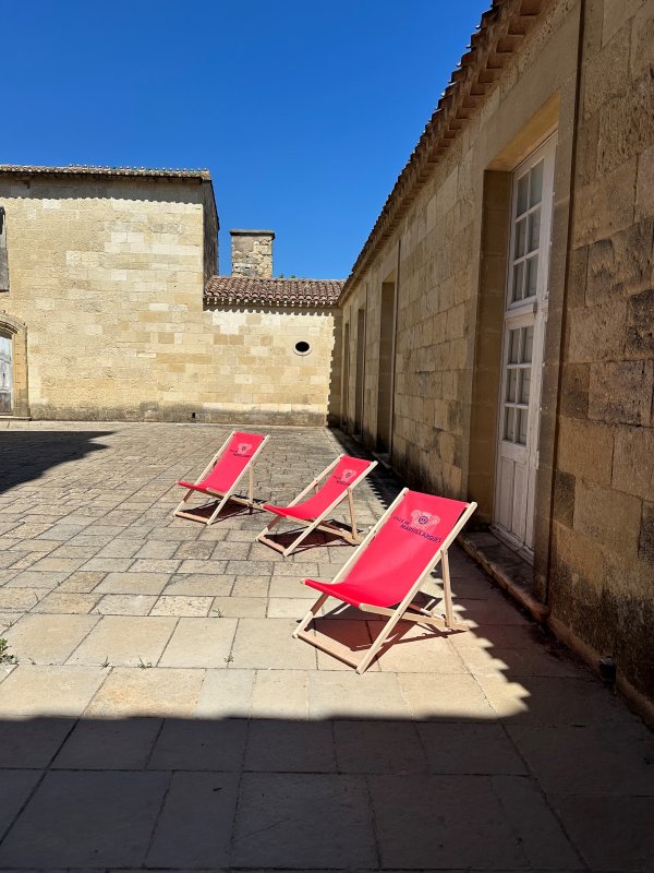 📚 [NOUVEAUT&Eacute; D&rsquo;&Eacute;T&Eacute;] Un coin lecture cosy au c&oelig;ur du ch&acirc;teau ! 📚☀️