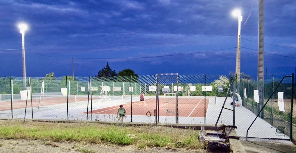 Autignac : éclairage en Leeds au tennis