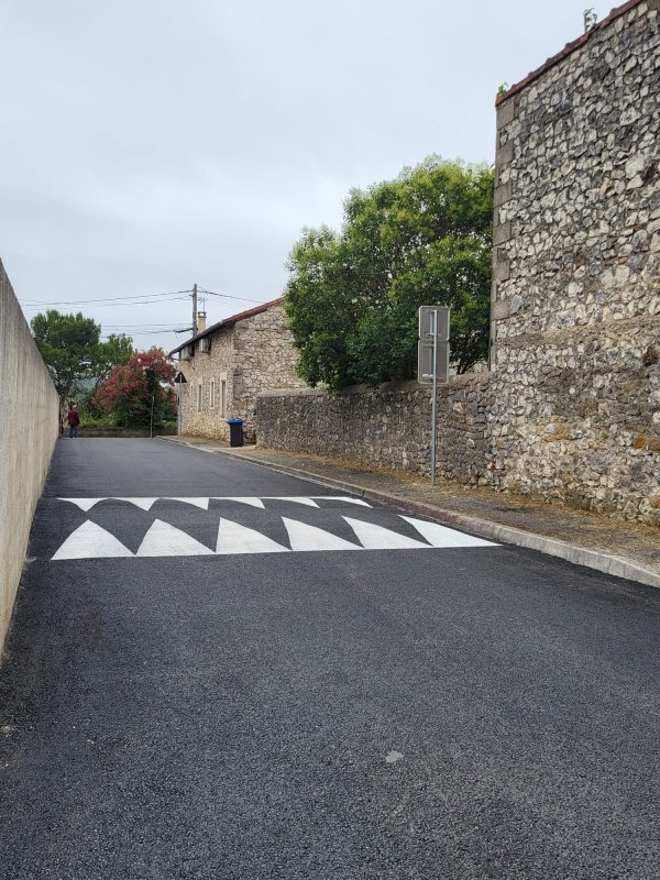 RUE ADRIEN GORY : enrobé et ralentisseur remis à neuf