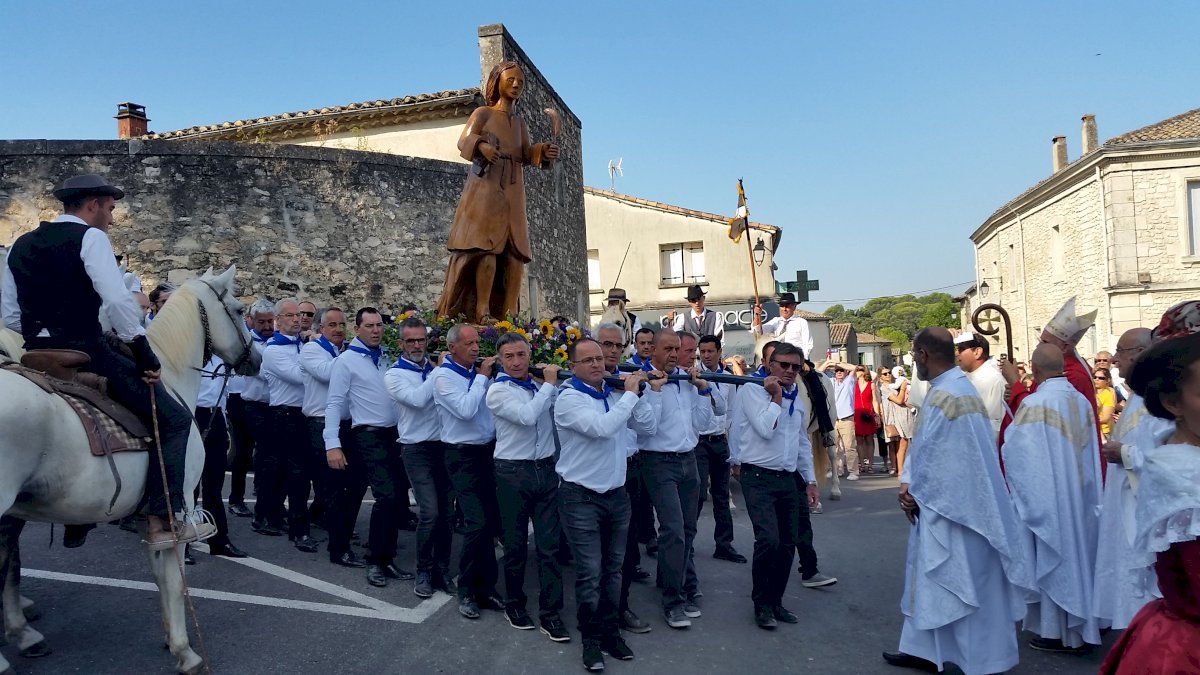 Procession de la statue de St Geniès Martyre d'Arles le dimanche 21 Août à 10h