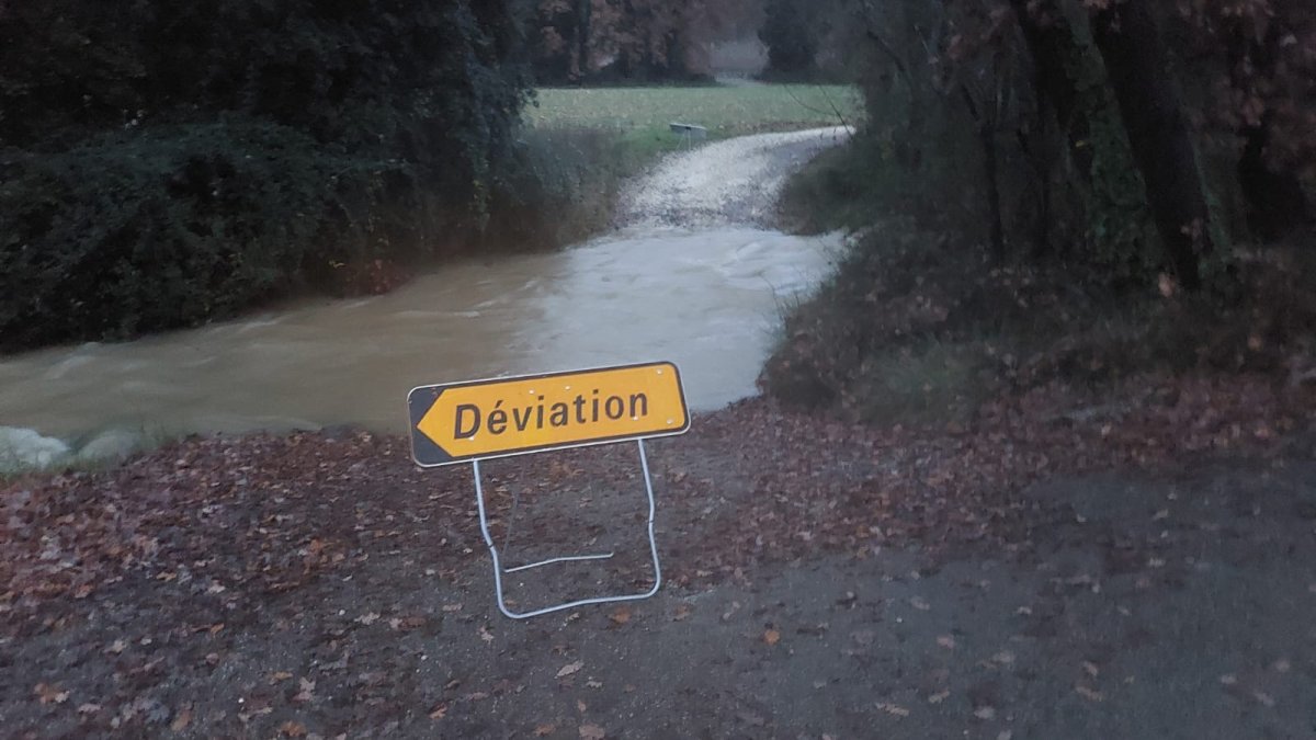 RUISSEAU ET GU&Eacute;S