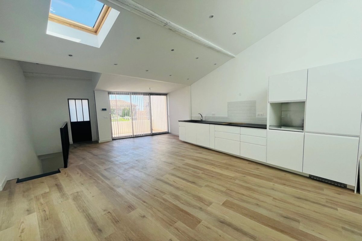 A VENDRE - Maison de village enti&egrave;rement r&eacute;nov&eacute;e dans le coeur de Saint G&eacute;nies des Mourgues