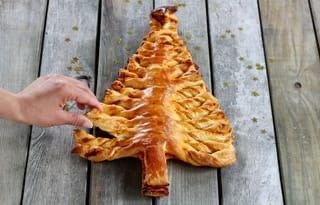🎄 Sapin feuillet&eacute; au ch&egrave;vre, lardons, miel et thym : une gourmandise 100 % h&eacute;raultaise ! 🧀🥓🍯