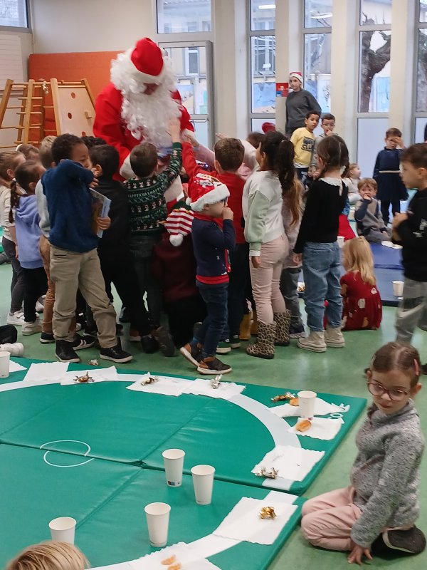 No&euml;l &agrave; l&rsquo;&eacute;cole maternelle Jules Ferry