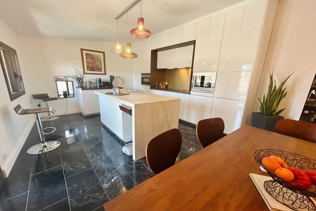 A VENDRE - Maison de caract&egrave;re avec d&eacute;pendances et piscine &ndash; Saint-Geni&egrave;s-des-Mourgues