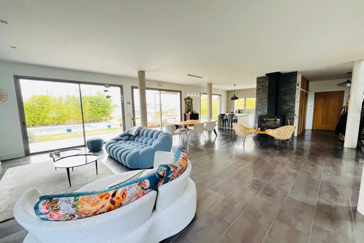 A VENDRE - Villa d'architecte contemporaine avec piscine