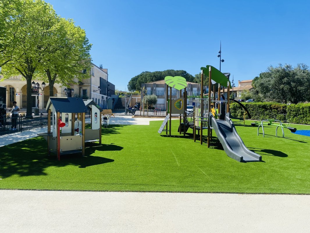 OUVERTURE DU PARC DE JEUX PLACE DE LA MAIRIE