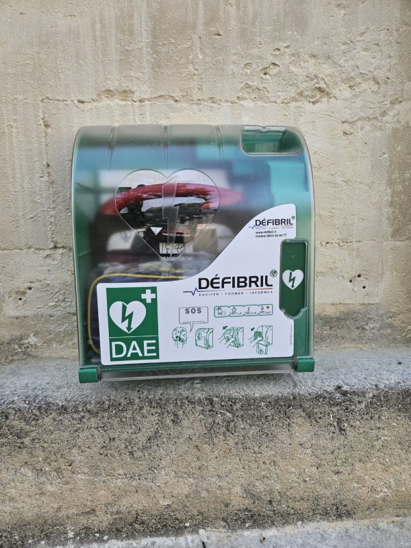 DEFIBRILLATEUR