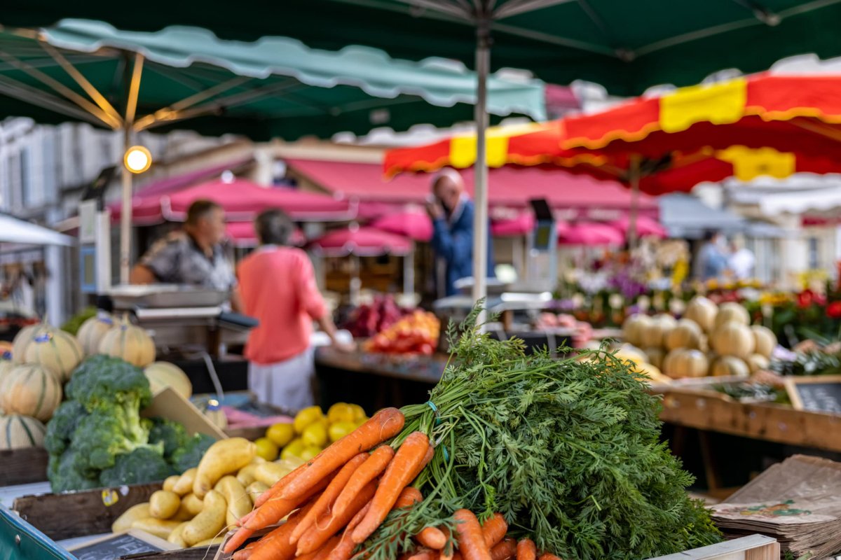 🛍️ Le march&eacute; du vendredi prend ses quartiers d'&eacute;t&eacute; !